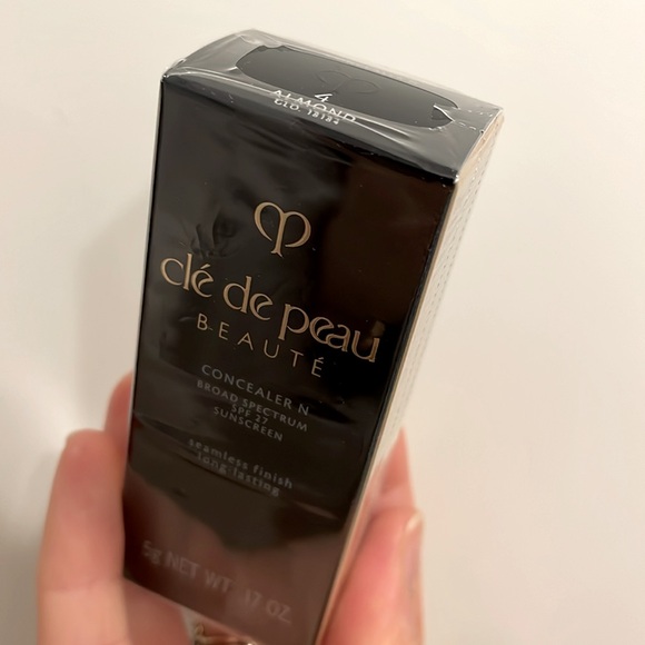 Cle de peau CONCEALER SPF 27 #4 almond